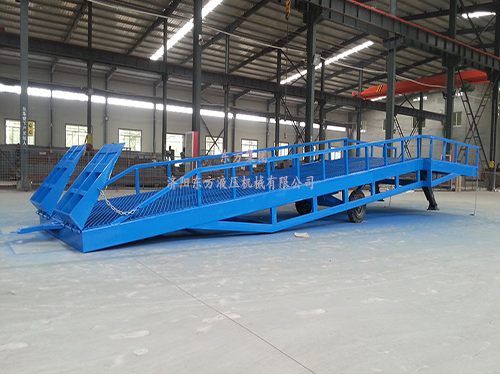 液压登车桥(移动式)